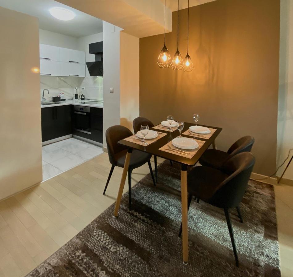 Stylish Apartment, Skopje Centre - Private Parking - Panoramic Views Extérieur photo